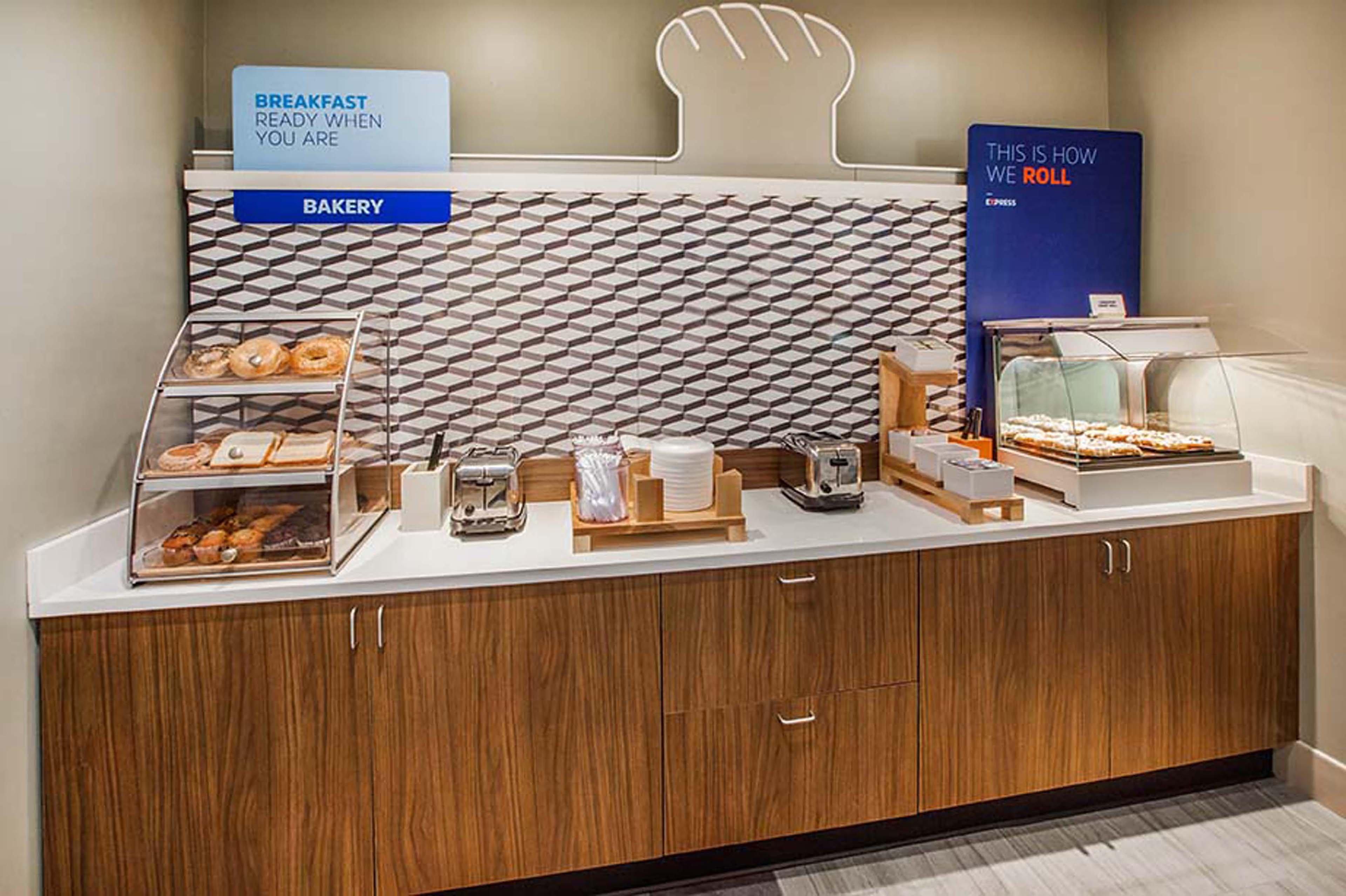 Express & Allentown-dorney Park Area By Ihg Hotel